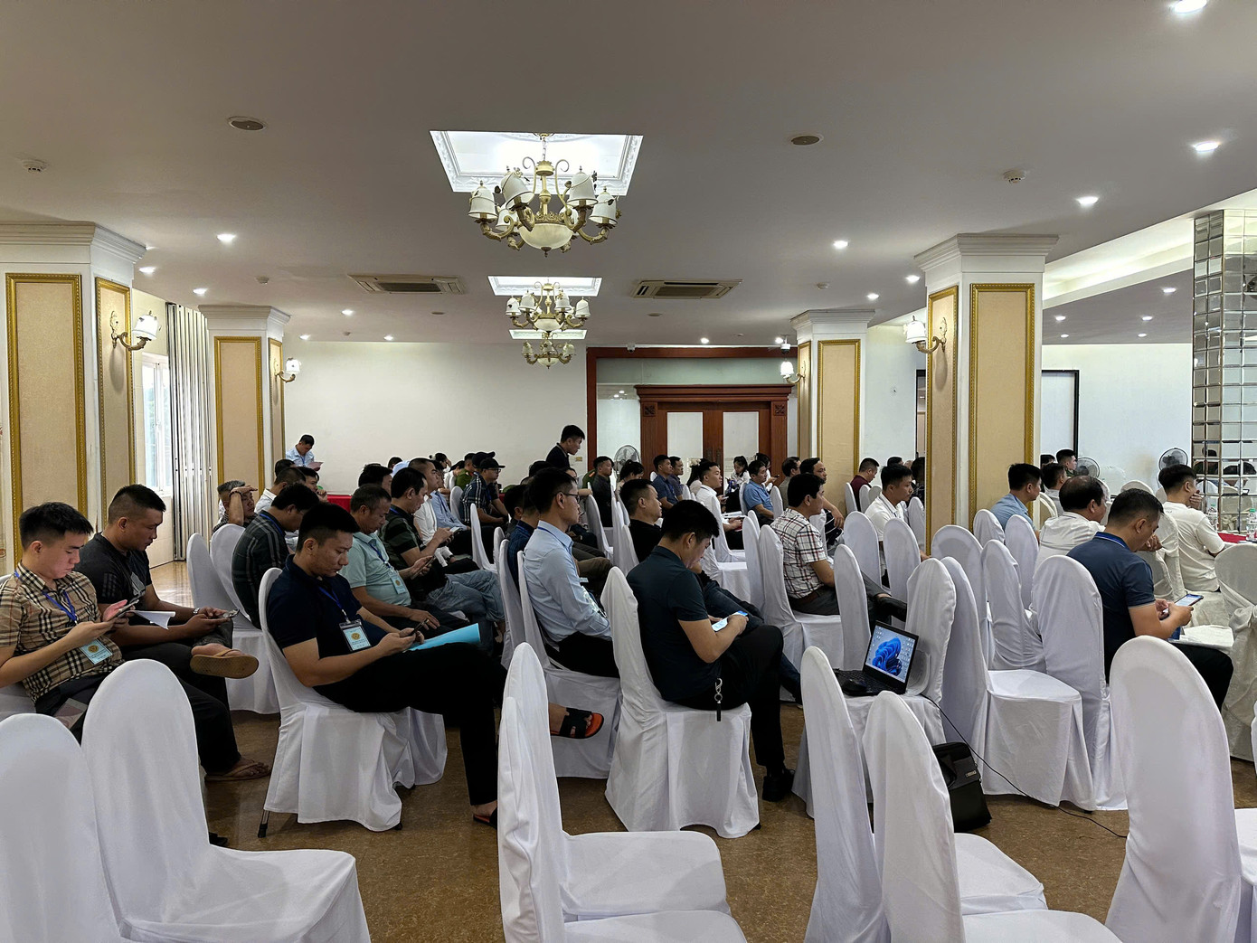 Buổi đấu giá diễn ra vào ngày 21/10.