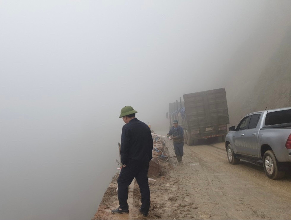 Đường lên Cửa khẩu Cầu Treo được thông tuyến trở lại sau sự cố sạt lở. Đường lên Cửa khẩu Cầu Treo được thông tuyến trở lại sau sự cố sạt lở.