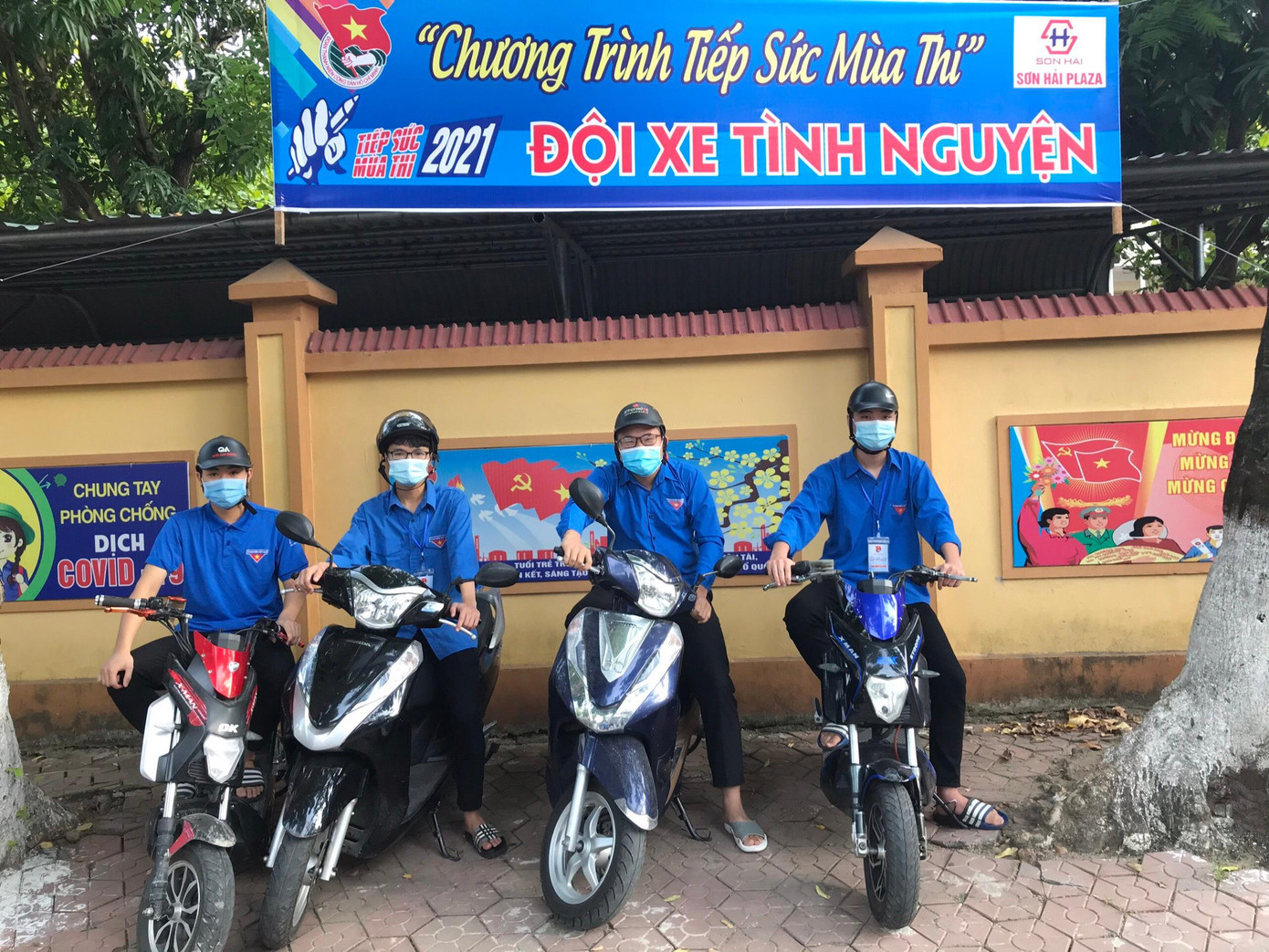 Nằm trong chuỗi hoạt động “Tiếp sức mùa thi”, hôm nay tại các điểm thi các cấp bộ Đoàn toàn tỉnh đã triển khai đội hình thanh niên tình nguyện tiếp sức mùa thi với hơn 850 ĐVTN tham gia.
