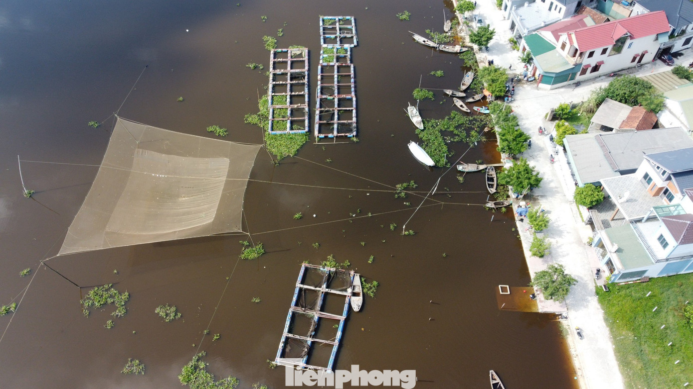 Theo đại diện địa phương, sau khi người dân vớt cá lên, họ đã làm sạch và được nhiều người đến mua ủng hộ. Hiện lực lượng chức năng đang kiểm tra và lấy mẫu nước, xác định chính xác nguyên nhân cá chết hàng loạt. Tuy nhiên, nguyên nhân ban đầu được nhận định do chất lượng môi trường nước từ thượng nguồn về trong thời tiết mưa lớn những ngày qua…