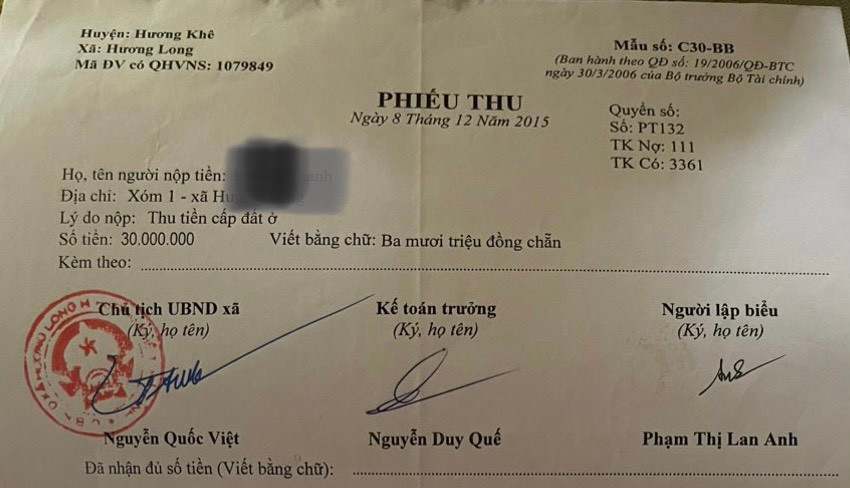 Phiếu thu tiền sử dụng đất của một hộ dân. Phiếu thu tiền sử dụng đất của một hộ dân.