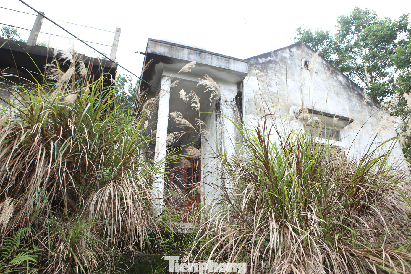 Tuy nhiên, khi vừa đi vào vận hành được 2 tháng thì công trình bị hư hỏng liên tục rồi dừng cấp nước từ đó đến nay.