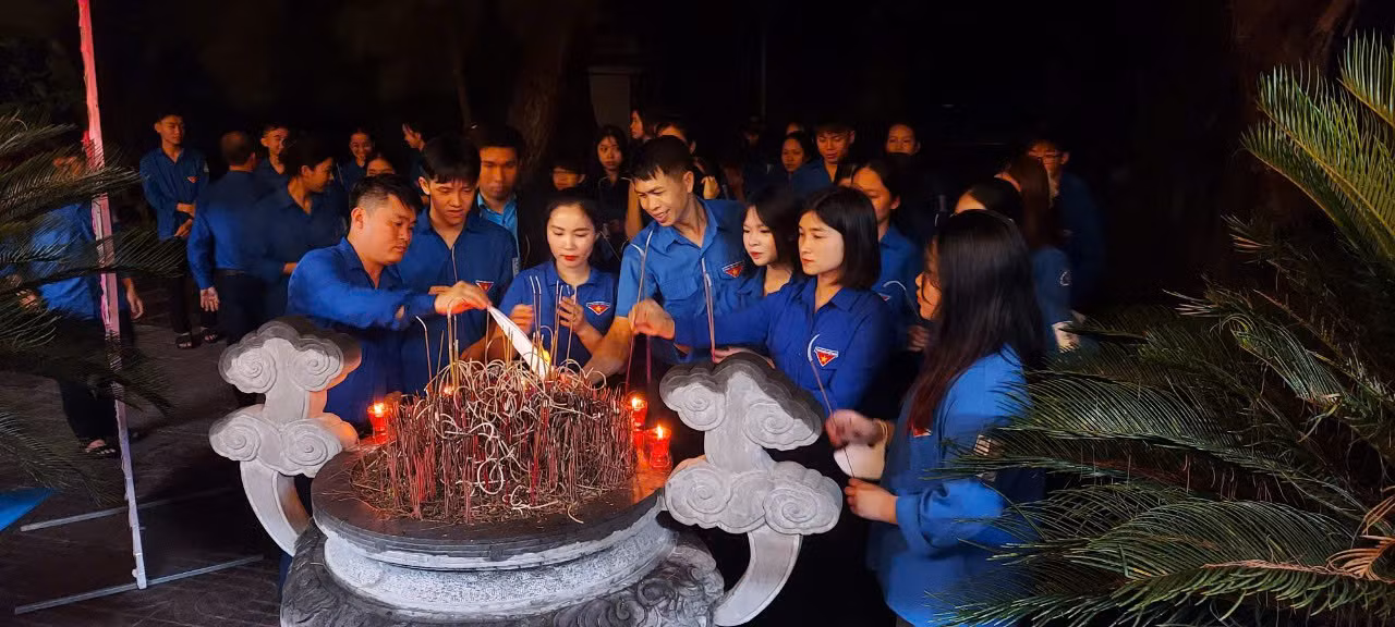 Thông qua chương trình “Thắp nến tri ân” của tuổi trẻ Hà Tĩnh nhằm giáo dục truyền thống cách mạng, lòng yêu nước, lòng tự hào dân tộc cho thế hệ trẻ.