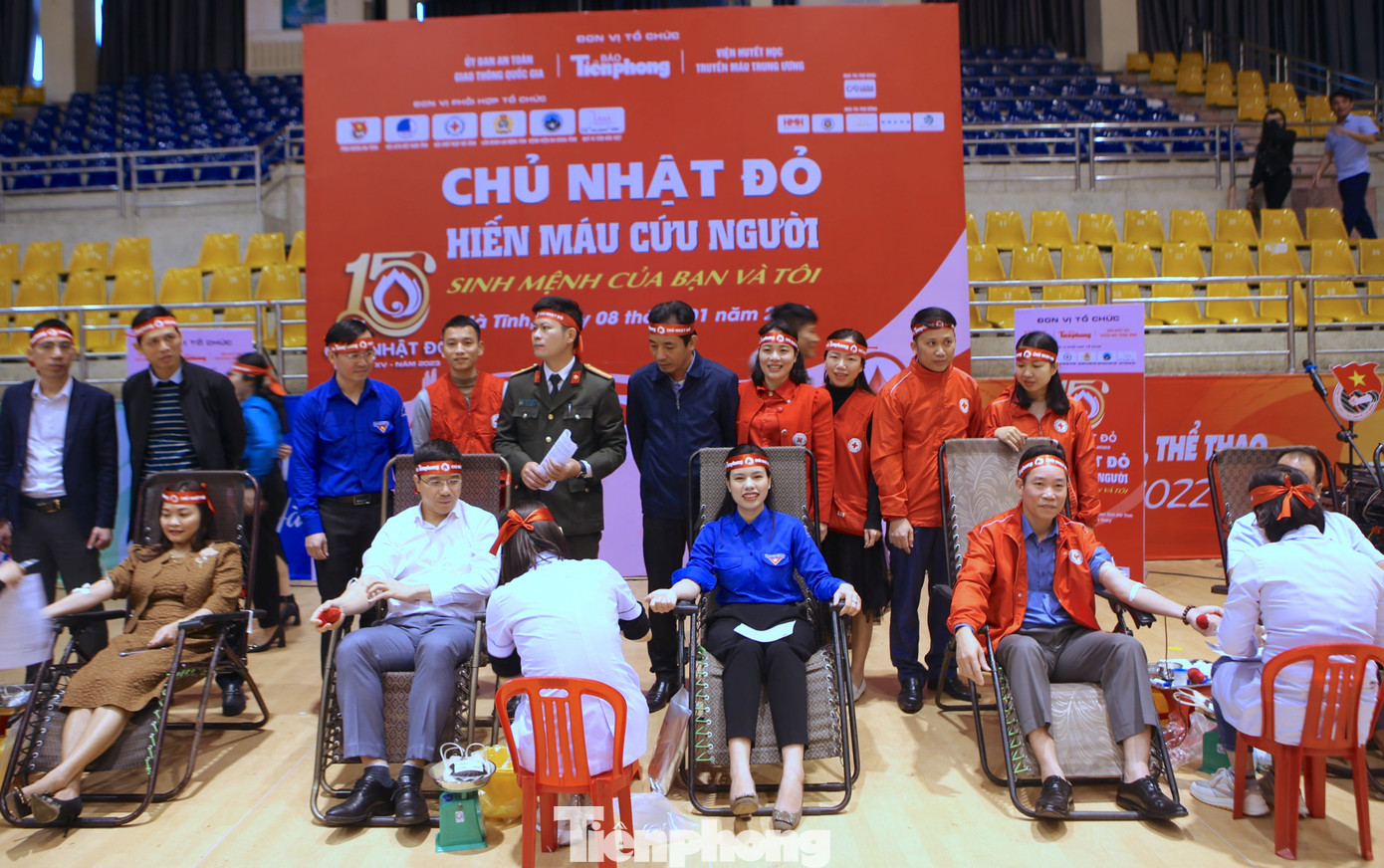 Chương trình Chủ nhật Đỏ với mục đích cao đẹp là mang giọt máu ấm đến với những người nghèo, những bệnh nhân thiếu máu trong dịp trước và sau Tết Nguyên đán.