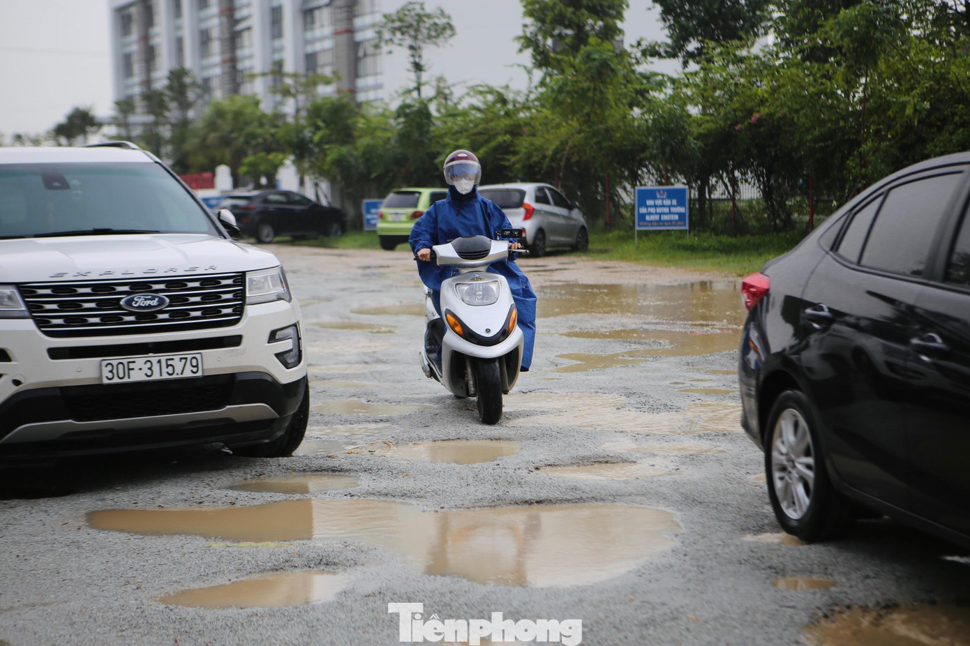 Ông Trương Quang Sơn, Chủ tịch UBND phường Thạch Linh cho biết, người dân đã nhiều lần phản ảnh tình trạng hư hỏng của tuyến đường lên chính quyền địa phương. Hiện đã có dự án tu sửa lại đường, các đơn vị liên quan đang tập trung làm các biện pháp để triển khai.