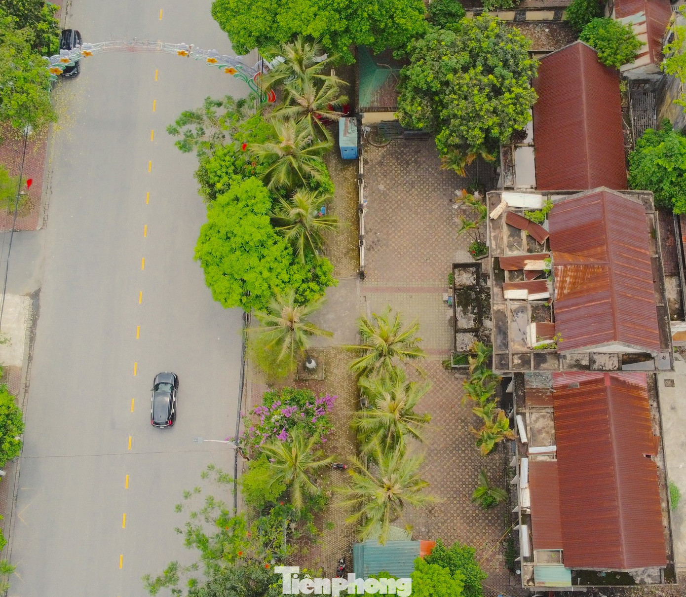 Trụ sở cũ của Sở NN&amp;PTNT định giá 38,7 tỷ đồng, đưa ra đấu giá nhưng vẫn chưa tìm được chủ mới. Hiện trụ sở này đang tạm thời dừng triển khai các thủ tục tổ chức đấu giá để chờ trụ sở của Công ty TNHH MTV Thủy lợi Nam Hà Tĩnh nằm kế chuyển đến nơi làm việc mới, thì tổ chức quy hoạch, đấu giá một lần nhằm nâng hiệu quả sử dụng đất, tăng ngân sách nhà nước.