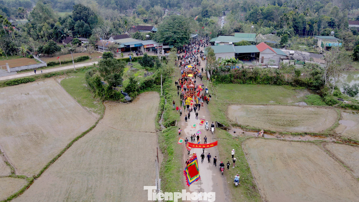 Lễ hội Hàm Nghi – Sơn Phòng được UBND huyện Hương Khê (Hà Tĩnh) tổ chức vào ngày mùng 7 tháng Giêng. Đây là lễ hội độc đáo của người dân địa phương trong những ngày đầu xuân năm mới để dâng hương ngưỡng vọng Đức thánh mẫu và tưởng nhớ vua Hàm Nghi. Lễ hội Hàm Nghi – Sơn Phòng được UBND huyện Hương Khê (Hà Tĩnh) tổ chức vào ngày mùng 7 tháng Giêng. Đây là lễ hội độc đáo của người dân địa phương trong những ngày đầu xuân năm mới để dâng hương ngưỡng vọng Đức thánh mẫu và tưởng nhớ vua Hàm Nghi.