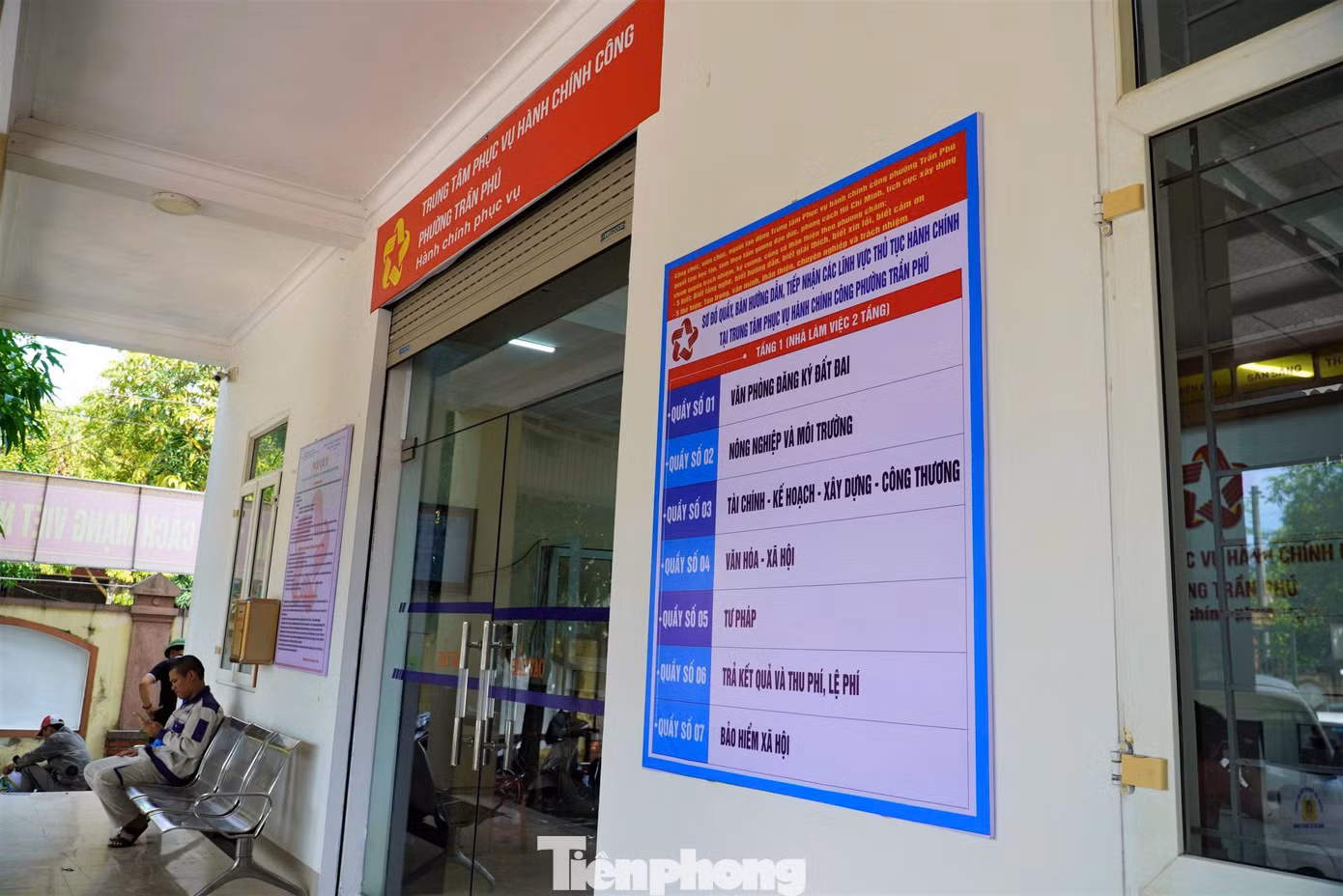 Theo đó, Trung tâm Phục vụ hành chính công sẽ có các bộ phận tiếp nhận các lĩnh vực thủ tục hành chính, gồm: Văn phòng đăng ký đất đai; Nông nghiệp và Môi trường; Tài chính - Kế hoạch - Xây dựng - Công Thương; Văn hóa - Xã hội; Tư pháp; trả kết quả, thu phí và cuối cùng là bộ phận Bảo hiểm xã hội.