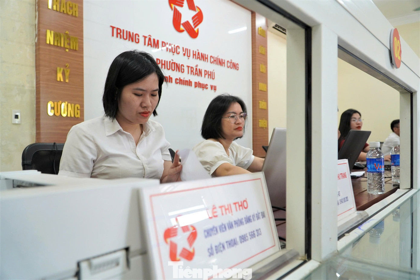 Theo đó, Trung tâm Phục vụ hành chính công sẽ có các bộ phận tiếp nhận các lĩnh vực thủ tục hành chính, gồm: Văn phòng đăng ký đất đai; Nông nghiệp và Môi trường; Tài chính - Kế hoạch - Xây dựng - Công Thương; Văn hóa - Xã hội; Tư pháp; trả kết quả, thu phí và cuối cùng là bộ phận Bảo hiểm xã hội.