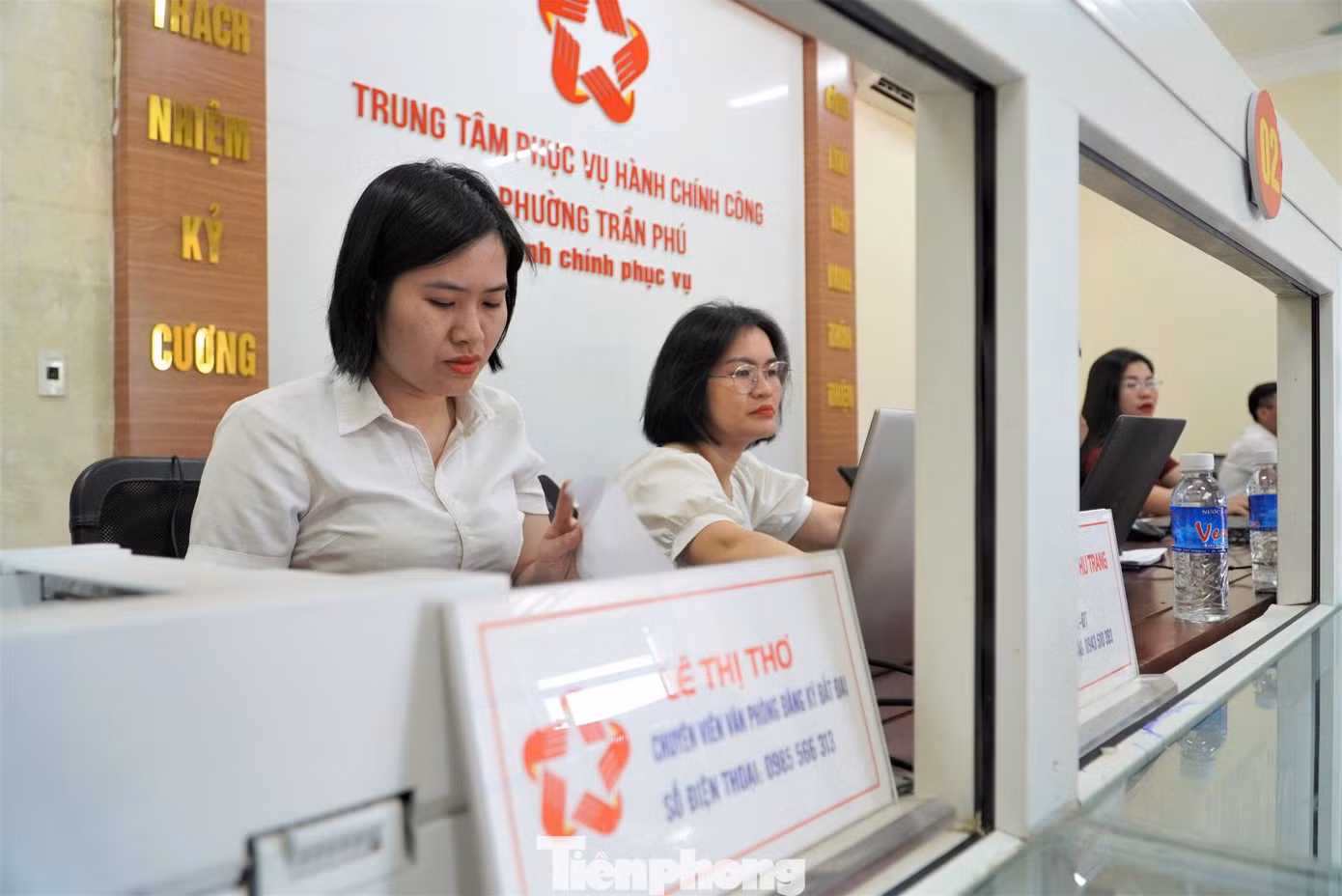 Theo đó, Trung tâm Phục vụ hành chính công sẽ có các bộ phận tiếp nhận các lĩnh vực thủ tục hành chính, gồm: Văn phòng đăng ký đất đai; Nông nghiệp và Môi trường; Tài chính - Kế hoạch - Xây dựng - Công Thương; Văn hóa - Xã hội; Tư pháp; trả kết quả, thu phí và cuối cùng là bộ phận Bảo hiểm xã hội.