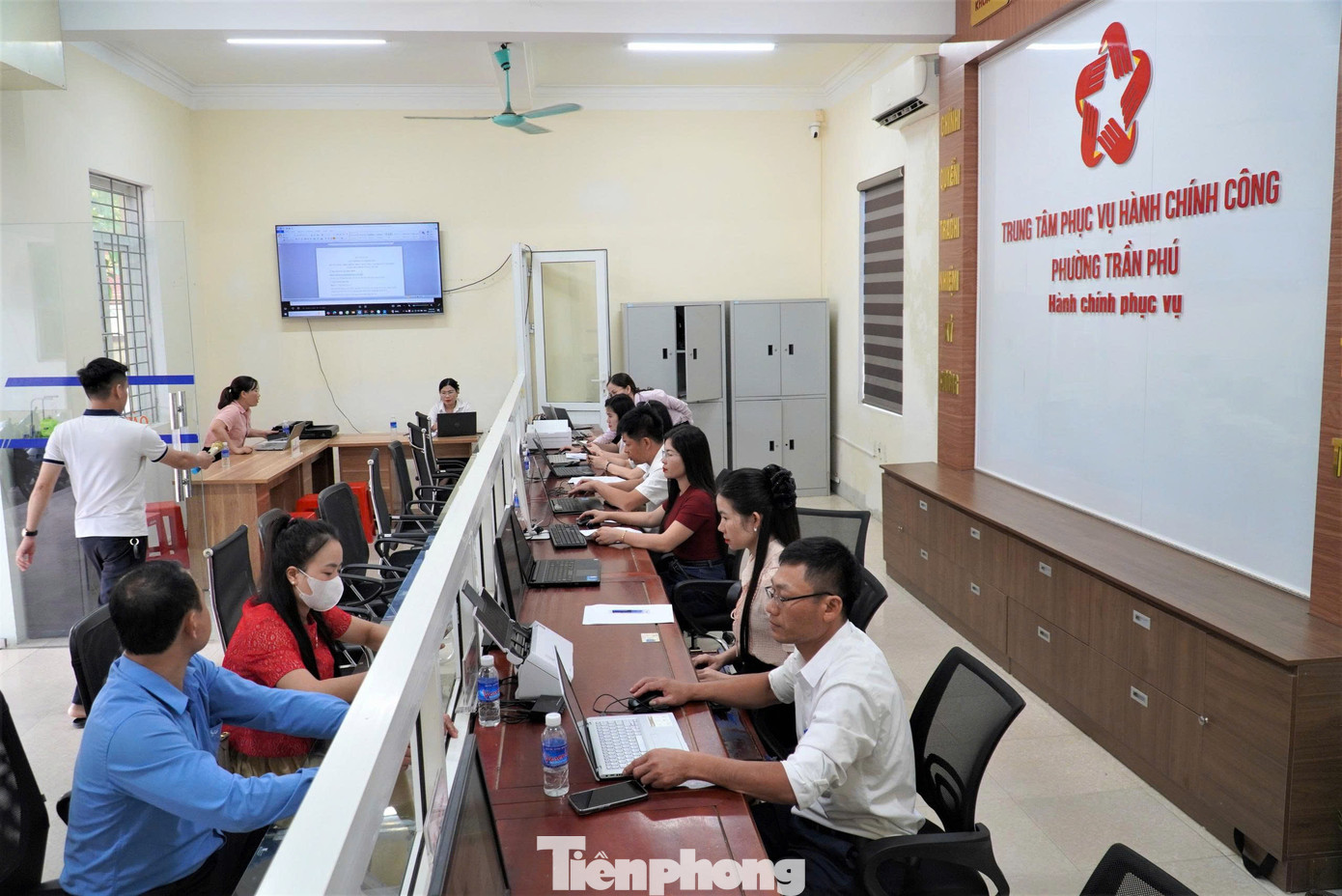 Ủy ban Thường vụ Quốc hội vừa ban hành Nghị quyết về việc sắp xếp các đơn vị hành chính (ĐVHC) cấp xã của tỉnh Hà Tĩnh năm 2025. Theo đó, sau khi sắp xếp, tỉnh Hà Tĩnh có 69 ĐVHC cấp xã, gồm 60 xã và 9 phường. Từ ngày 20 đến 28/6, Hà Tĩnh sẽ vận hành thử mô hình chính quyền địa phương hai cấp tại 12 xã, phường (mới).