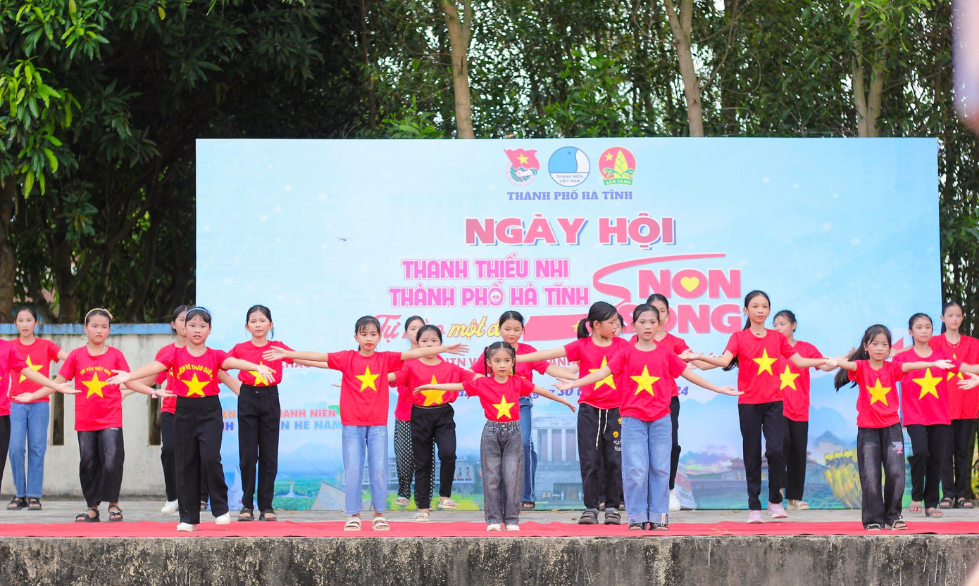 Chương trình có sự tham gia của hơn 200 đoàn viên, thanh thiếu nhi.