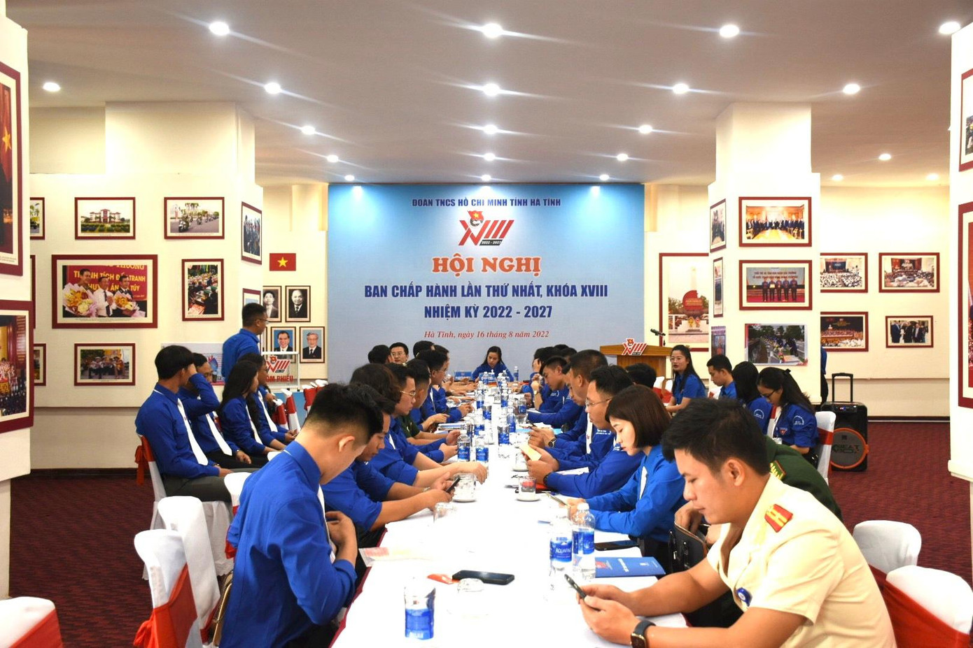 Toàn cảnh hội nghị Ban Chấp hành Tỉnh Đoàn Hà Tĩnh khoá XVIII lần thứ nhất. Toàn cảnh hội nghị Ban Chấp hành Tỉnh Đoàn Hà Tĩnh khoá XVIII lần thứ nhất.