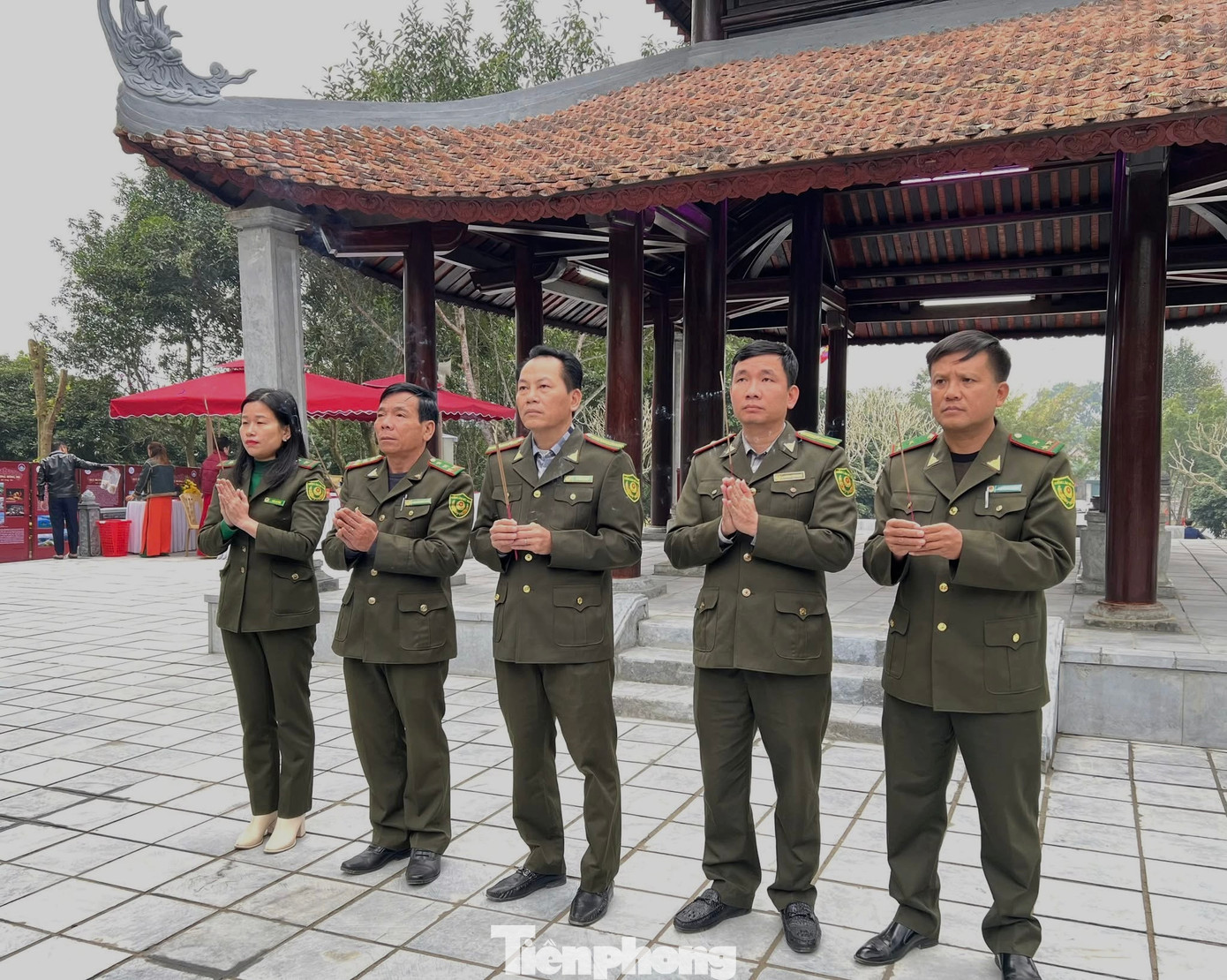 Các đoàn đến dâng hương, hoa tri ân Đại danh y Hải Thượng Lãn Ông Lê Hữu Trác.