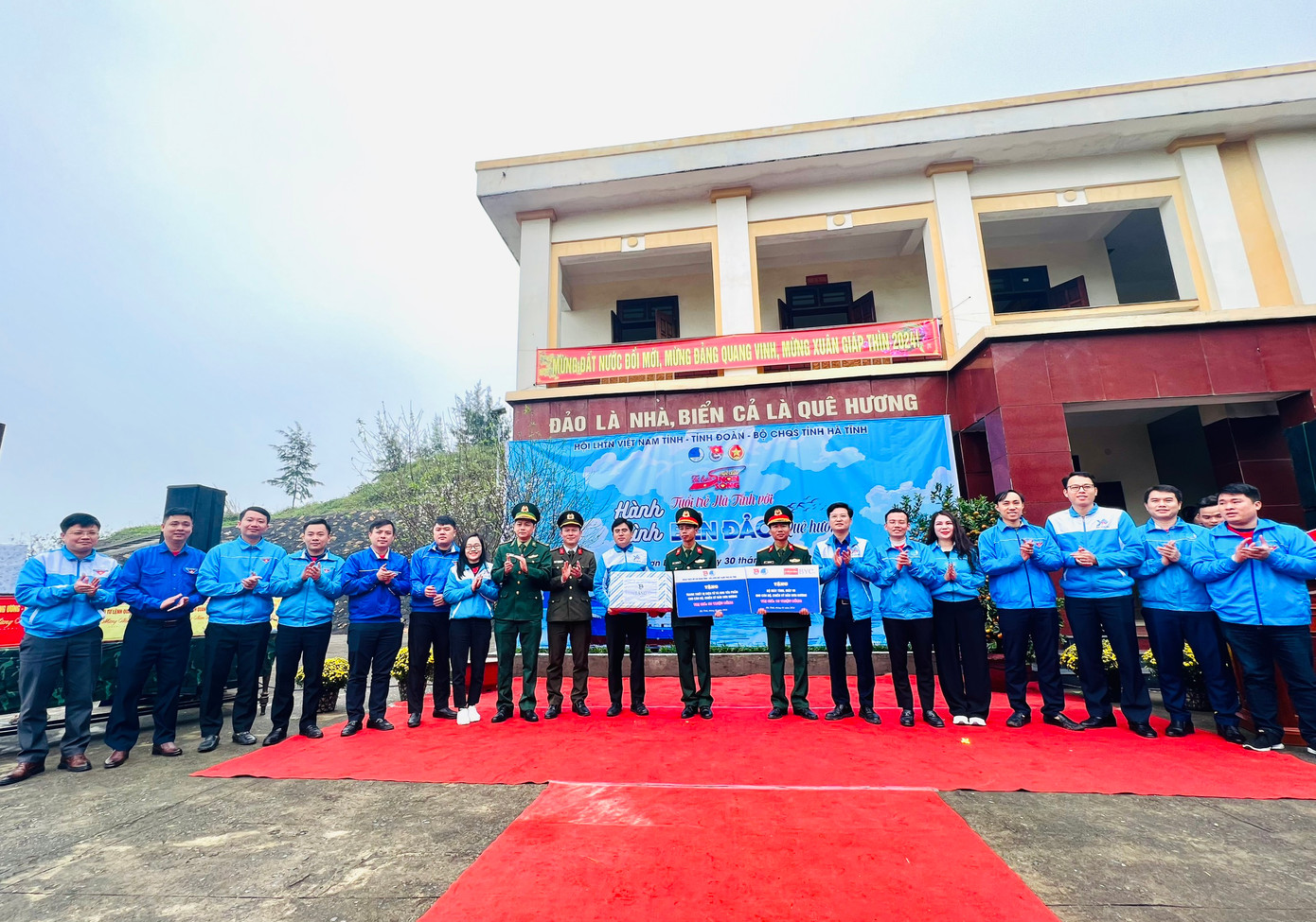 Hành trình "Tuổi trẻ Hà Tĩnh với biển, đảo quê hương".