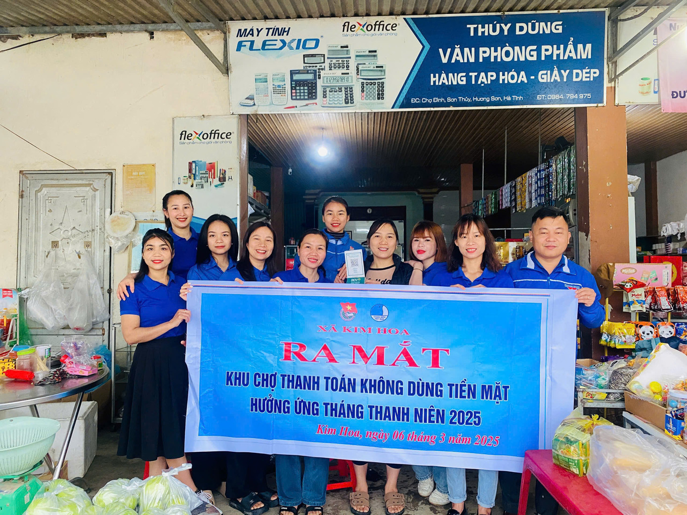 Tuổi trẻ huyện Hương Sơn ra mắt khu chợ thanh toán không dùng tiền mặt hưởng ứng tháng Thanh niên.