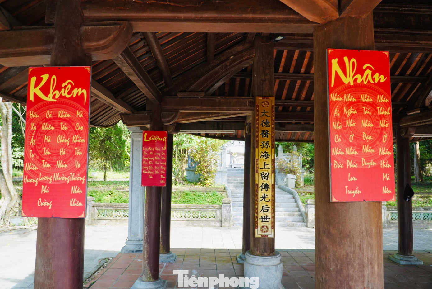 Quần thể Khu di tích Hải Thượng Lãn Ông Lê Hữu Trác tại huyện Hương Sơn (Hà Tĩnh) là nơi lưu giữ những giá trị văn hóa - lịch sử về đại danh y.