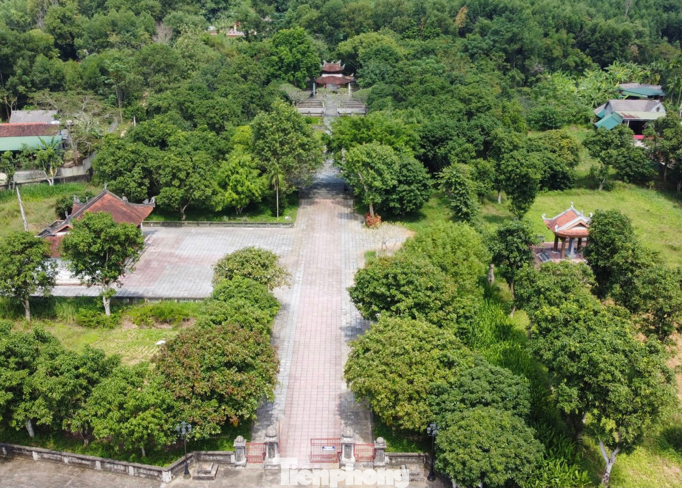 Ngày 21/11, phiên họp Đại hội đồng Tổ chức Giáo dục, Khoa học và Văn hóa của Liên Hiệp Quốc (UNESCO) lần thứ 42 đã thông qua nghị quyết phê chuẩn danh sách các “Danh nhân văn hóa và sự kiện lịch sử niên khóa 2024-2025”, trong đó có hồ sơ kỷ niệm 300 năm ngày sinh của danh y Hải Thượng Lãn Ông Lê Hữu Trác.