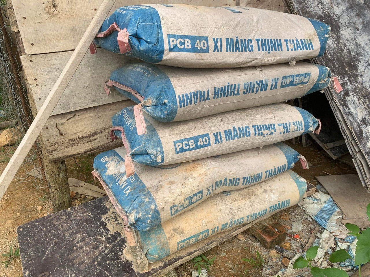 Vật liệu để quá lâu, nay đã hỏng.