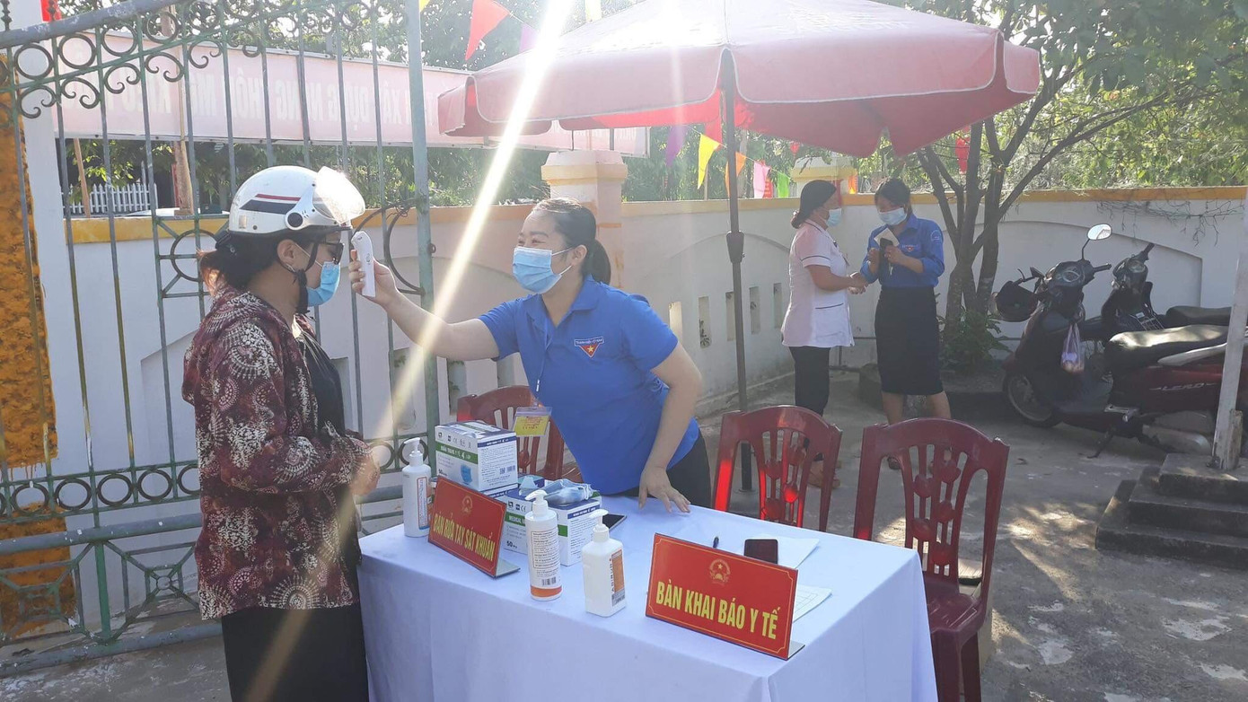 Theo báo cáo của Ủy ban bầu cử tỉnh, đến thời điểm 15 giờ toàn tỉnh đã có 806.261/854.699 cử tri đi bỏ phiếu (đạt 94,33%); trong đó 437/1.445 khu vực bỏ phiếu có tỉ lệ cử tri tham gia bỏ phiếu đạt 100% gồm: Thị xã Kỳ Anh 28/81, huyện Kỳ Anh 100/141, Huyện Cẩm Xuyên 50/157, TP Hà Tĩnh 8/91, huyện Thạch Hà 15/147, huyện Lộc Hà 15/83, huyện Can Lộc 22/134, thị xã Hồng Lĩnh 6/30, huyện Nghi Xuân 46/113, huyện Đức Thọ 24/120, huyện Hương Sơn 14/141, huyện Vũ Quang 43/70, huyện Hương Khê 66/137.