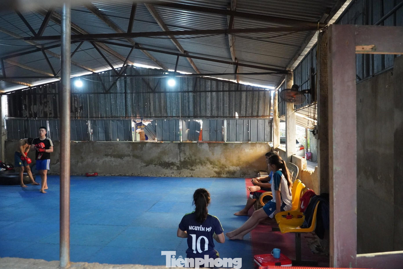Vận động viên Kick Boxing phải tập luyện trong phòng tập như nhà kho, thiếu trang thiết bị, cơ sở không đáp ứng.