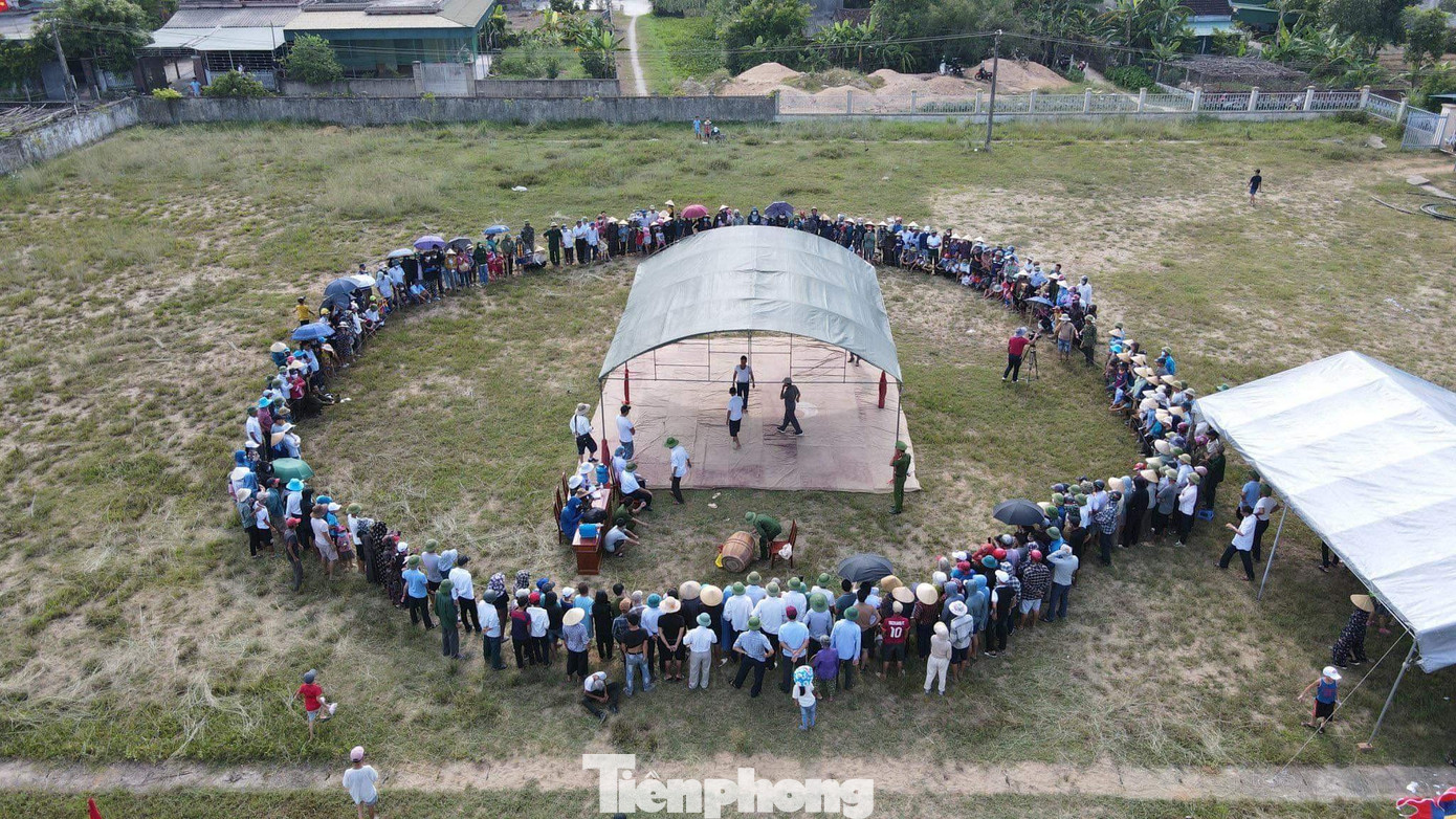 Trong ngày 1-2/9, hàng ngàn người dân đến lễ hội đấu vật truyền thống tại xã Thuần Thiện (huyện Can Lộc, tỉnh Hà Tĩnh).