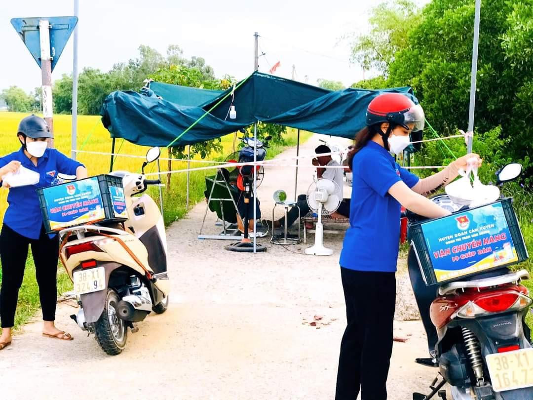 Trên cơ sở nhu cầu của các hộ dân, đội hình sẽ phân chia các thành viên phụ trách các khu vực trên địa bàn thị trấn, hỗ trợ nhân dân vận chuyển các mặt hàng nhu yêu phẩm, hàng hóa cần thiết để phục vụ cuộc sống thường ngày...