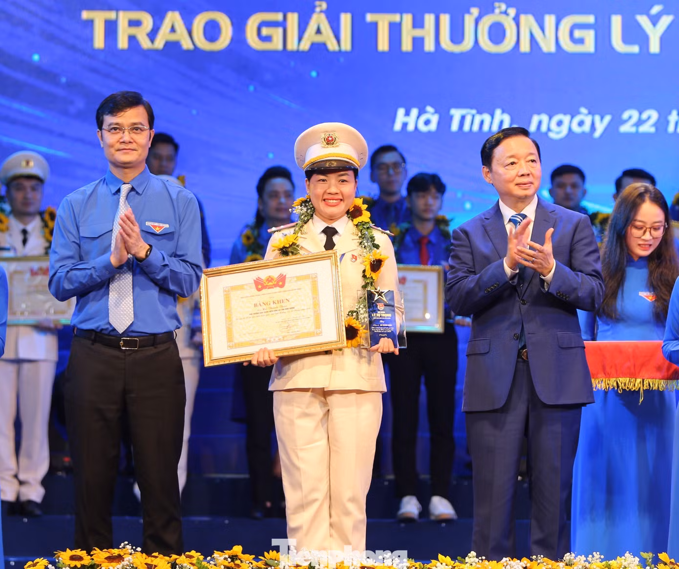Với những thành tích xuất sắc trong công tác Đoàn và phong trào thanh thiếu nhi, 100 đại biểu trên cả nước đã được T.Ư Đoàn TNCS Hồ Chí Minh trao tặng Giải thưởng Lý Tự Trọng năm 2024.
