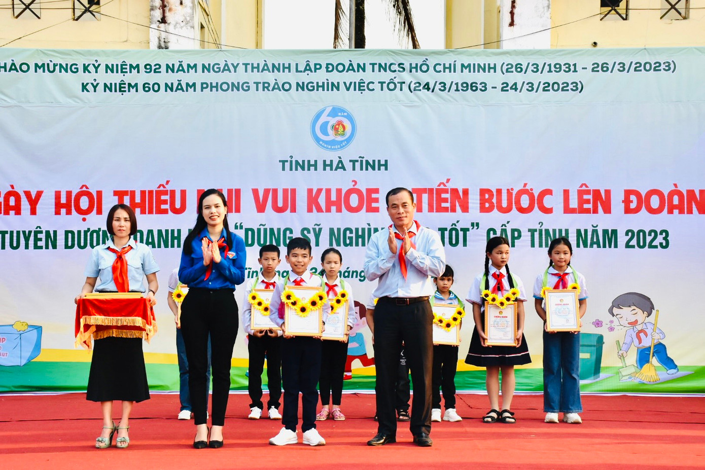 Tuyên dương danh hiệu “Dũng sỹ nghìn việc tốt” cấp tỉnh năm 2023 tại Trường Tiểu học Phúc Lộc.