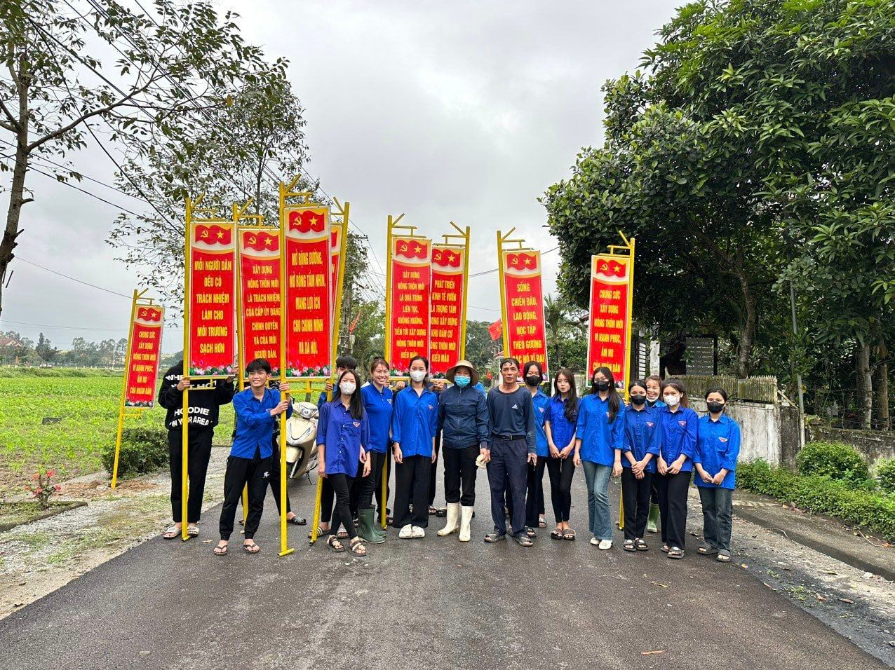 Khởi động Tháng Thanh niên năm 2024 với tinh thần "Xung kích tình nguyện vì cuộc sống cộng đồng", Huyện Đoàn Nghi Xuân đã thực hiện nhiều hoạt động, công trình ý nghĩa. Trong ảnh Đoàn xã Xuân Yên (huyện Nghi Xuân) đã lắp đặt pano tuyên truyền tại Thôn Yên Khánh. Khởi động Tháng Thanh niên năm 2024 với tinh thần "Xung kích tình nguyện vì cuộc sống cộng đồng", Huyện Đoàn Nghi Xuân đã thực hiện nhiều hoạt động, công trình ý nghĩa. Trong ảnh Đoàn xã Xuân Yên (huyện Nghi Xuân) đã lắp đặt pano tuyên truyền tại Thôn Yên Khánh.