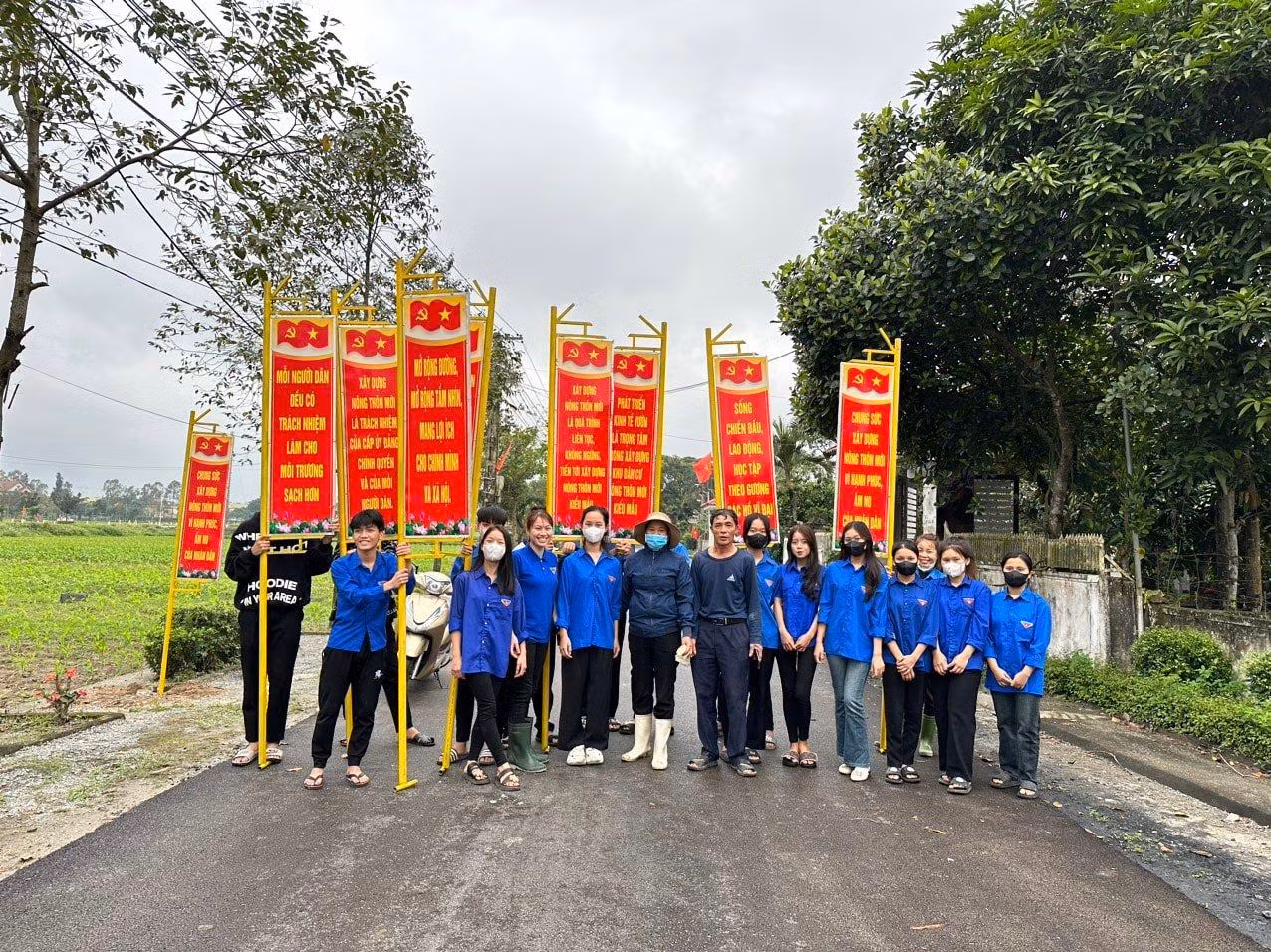 Khởi động Tháng Thanh niên năm 2024 với tinh thần "Xung kích tình nguyện vì cuộc sống cộng đồng", Huyện Đoàn Nghi Xuân đã thực hiện nhiều hoạt động, công trình ý nghĩa. Trong ảnh Đoàn xã Xuân Yên (huyện Nghi Xuân) đã lắp đặt pano tuyên truyền tại Thôn Yên Khánh.