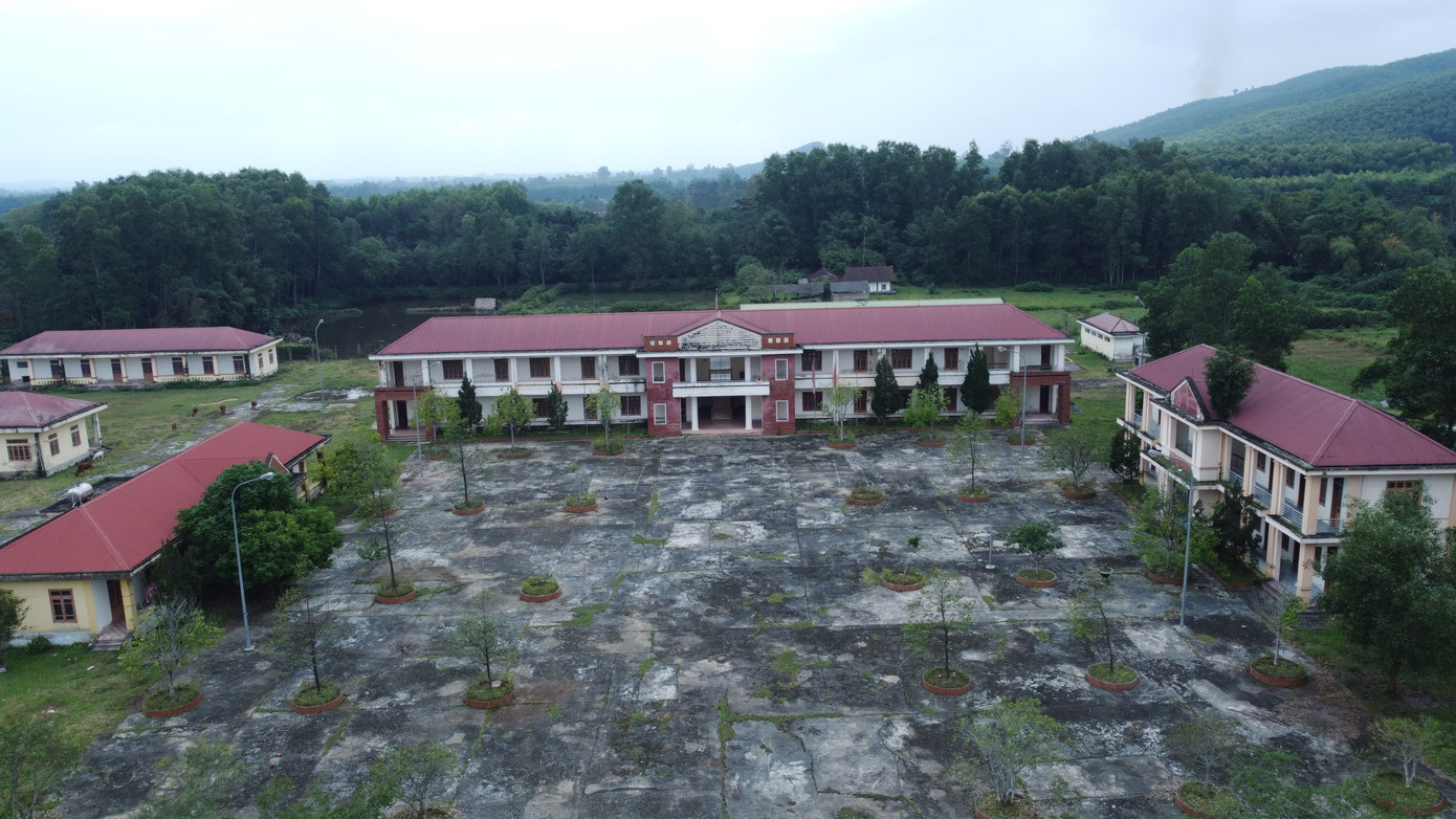 Sau gần 3 năm thi công, các hạng mục hoàn thành gồm: Nhà hiệu bộ; nhà học lý thuyết; nhà xưởng thực hành; nhà thực nghiệm gia cầm; nhà thực nghiệm gia súc; nhà thư viện; nhà ăn và lắp đặt hệ thống thiết bị giảng dạy; ký túc xá 3 tầng. Đến tháng 9/2014, trường được đưa vào sử dụng. Sau gần 3 năm thi công, các hạng mục hoàn thành gồm: Nhà hiệu bộ; nhà học lý thuyết; nhà xưởng thực hành; nhà thực nghiệm gia cầm; nhà thực nghiệm gia súc; nhà thư viện; nhà ăn và lắp đặt hệ thống thiết bị giảng dạy; ký túc xá 3 tầng. Đến tháng 9/2014, trường được đưa vào sử dụng.