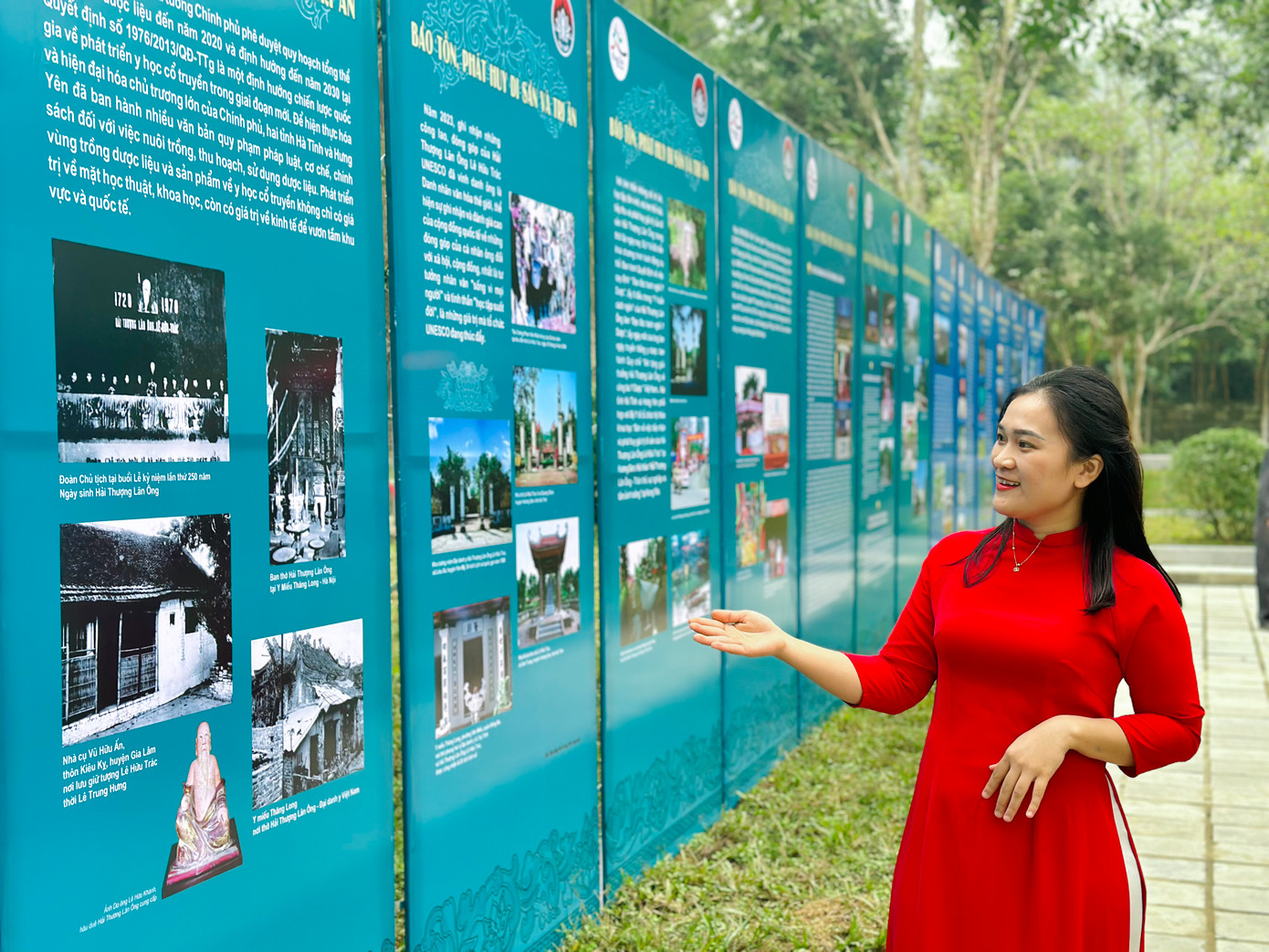 Những tư liệu này được trưng bày tại khuôn viên khu mộ Hải Thượng Lãn Ông Lê Hữu Trác để phục vụ du khách đến tham quan, dâng hương.