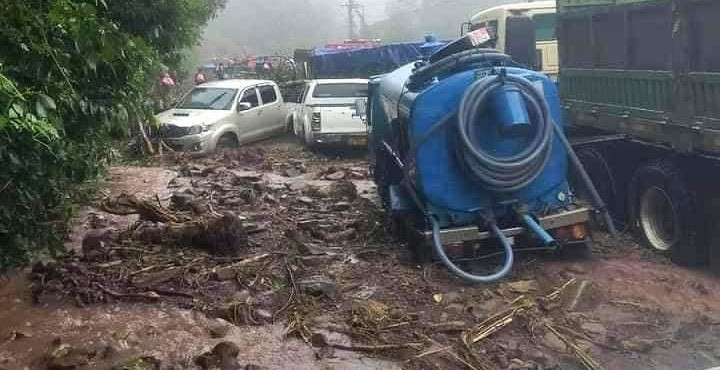 Khu vực sạt lở kinh hoàng tại đèo Đất. Khu vực sạt lở kinh hoàng tại đèo Đất.