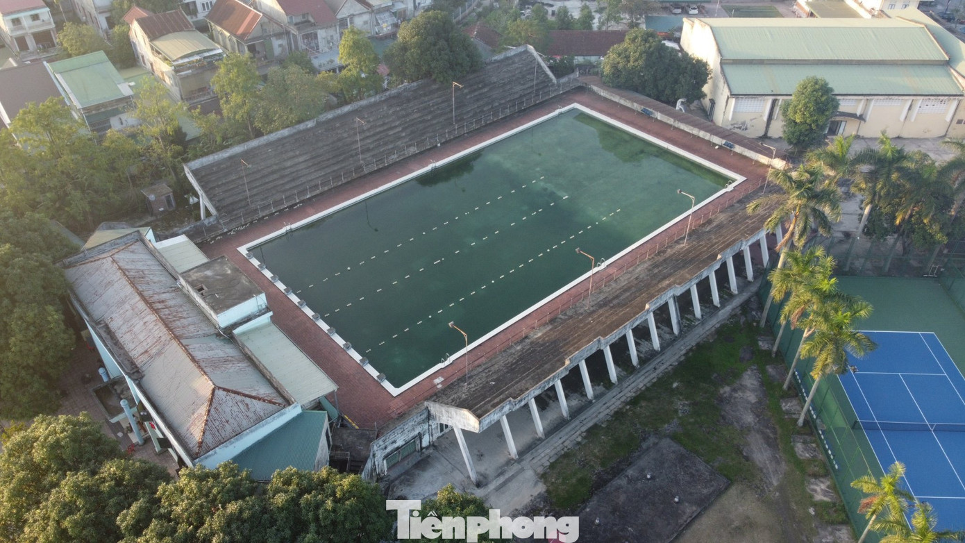 Tại đây, nhiều hạng mục như trụ sở làm việc, nhà thi đấu, sân quần vợt, sân cỏ nhân tạo… được xây dựng nhiều năm, nay đã xuống cấp. Mặc dù được tỉnh Hà Tĩnh quan tâm hỗ trợ kinh phí tu bổ, sửa chữa nhưng cũng chưa đáp ứng nhu cầu.