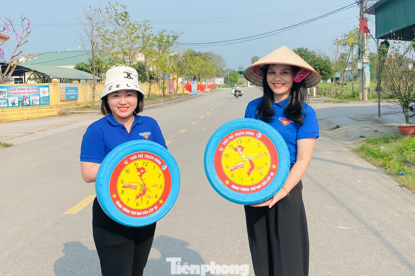 Lốp xe tưởng chừng như bỏ đi , đã được tái chế lại thành đồng hồ.