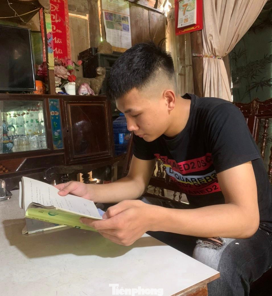 Dù hoàn cảnh khó khăn nhưng trong những năm qua Pháp không ngừng vươn lên trong học tập. Dù hoàn cảnh khó khăn nhưng trong những năm qua Pháp không ngừng vươn lên trong học tập.