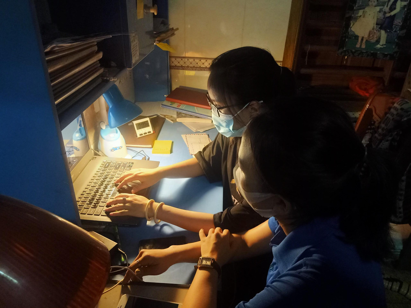 Trước đó, đoàn thanh niên hỗ trợ các thí sinh ôn luyện để chuẩn bị vào kỳ thi. Trước đó, đoàn thanh niên hỗ trợ các thí sinh ôn luyện để chuẩn bị vào kỳ thi.