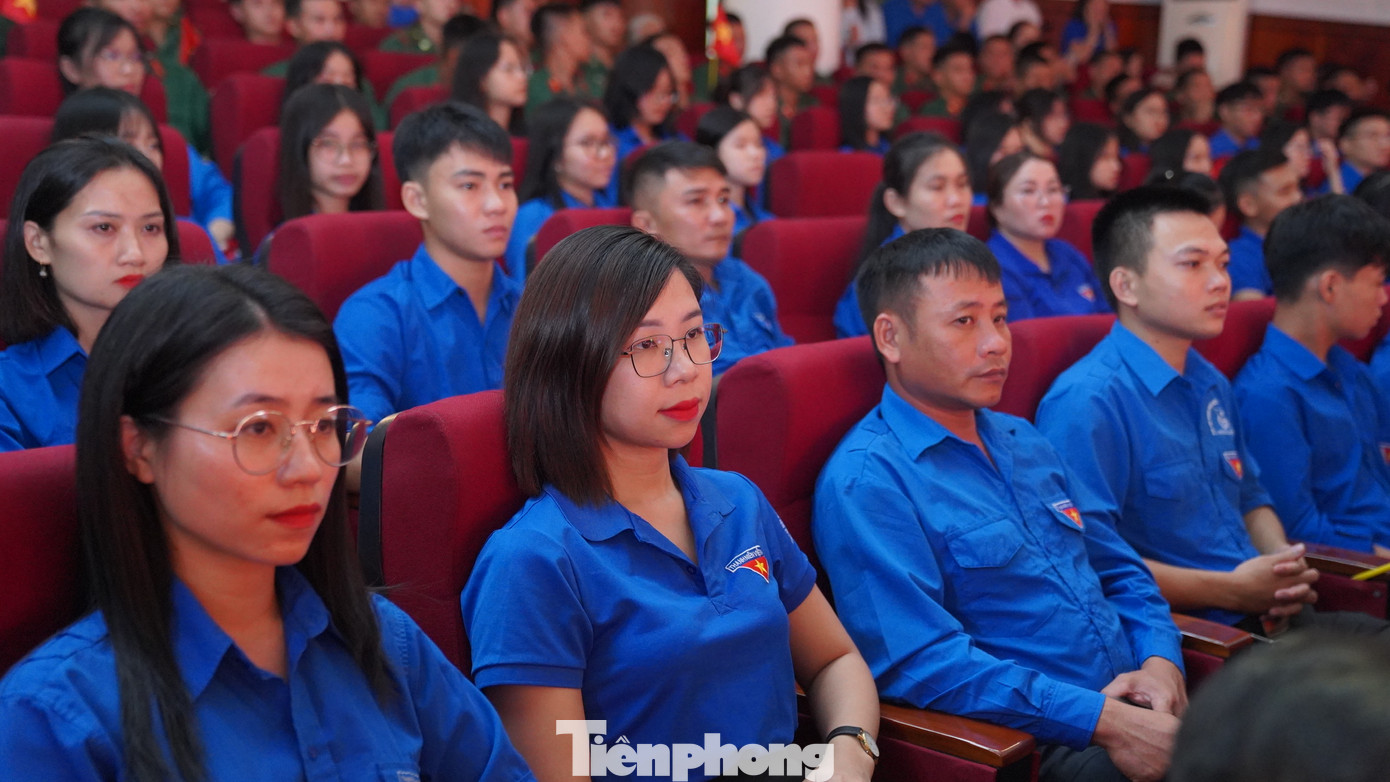 Đoàn viên thanh niên tham dự buổi lễ kỷ niệm.