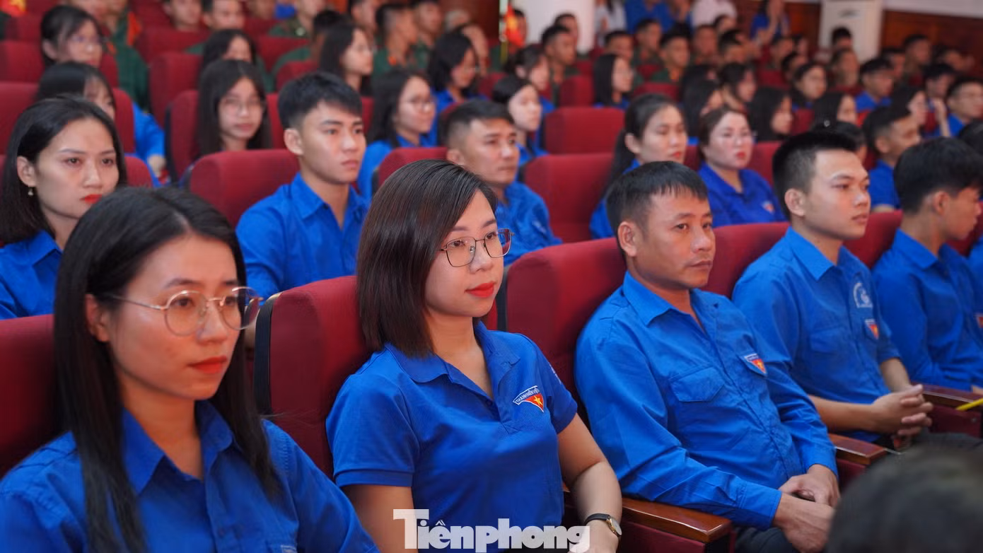 Đoàn viên thanh niên tham dự buổi lễ kỷ niệm.