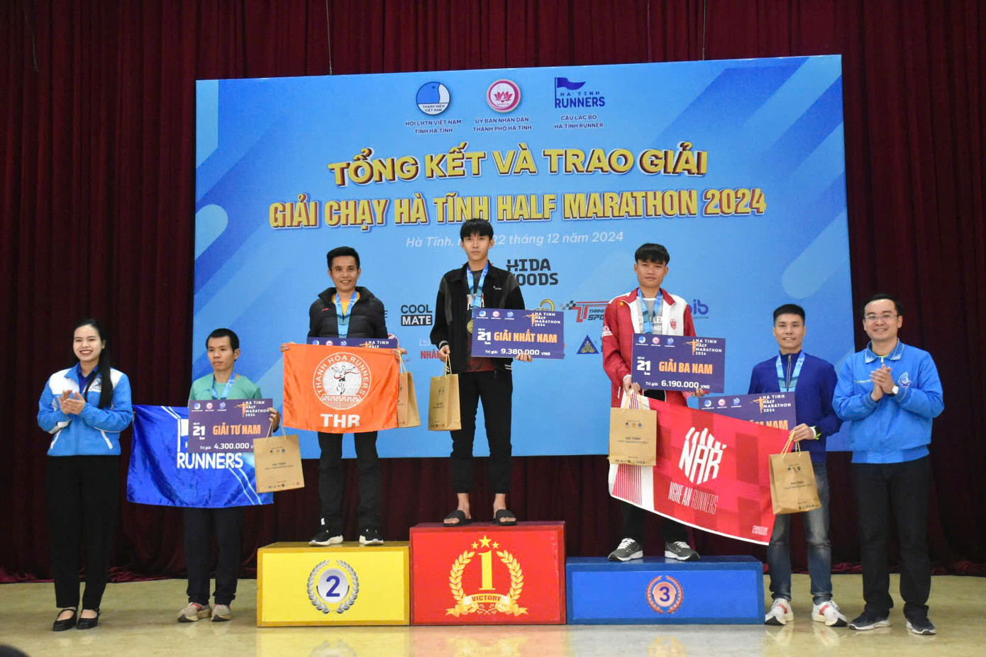 Và tốp 5 VĐV nam đạt thành tích tốt nhất ở cự ly 21 km.... Và tốp 5 VĐV nam đạt thành tích tốt nhất ở cự ly 21 km....