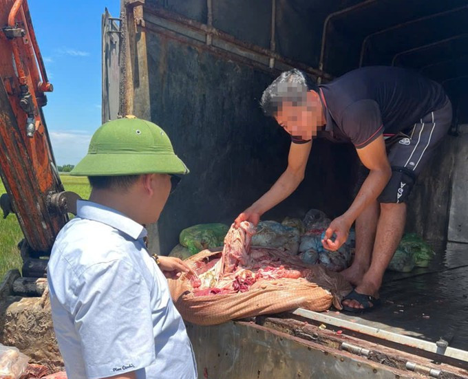 Sản phẩm động vật đã bốc mùi.