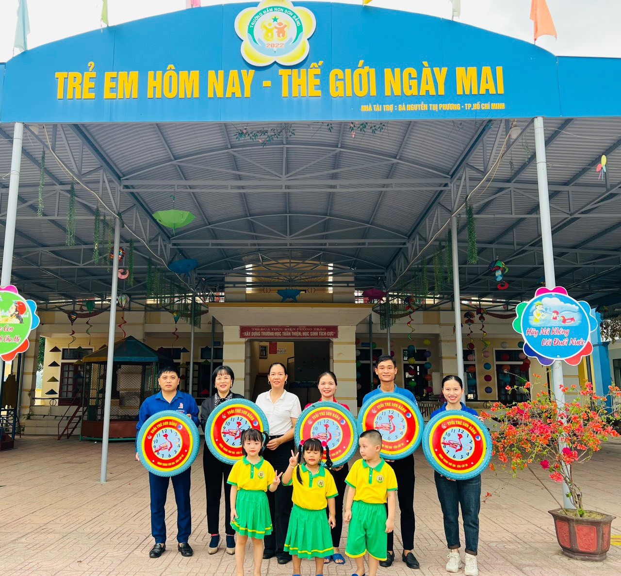 Đồng loạt ra mắt công trình thanh niên "Đồng hồ từ lốp xe tái chế hưởng ứng cuộc vận động Tự hào một dải non sông".