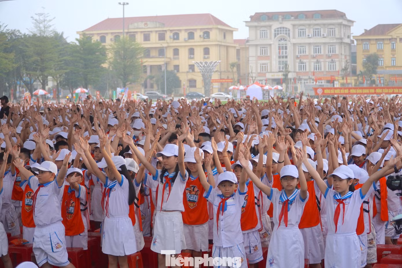 Ngày hội có sự tham gia của 2.000 em học sinh đến từ các trường tiểu học trên địa bàn TP. Hà Tĩnh. Ngày hội có sự tham gia của 2.000 em học sinh đến từ các trường tiểu học trên địa bàn TP. Hà Tĩnh.