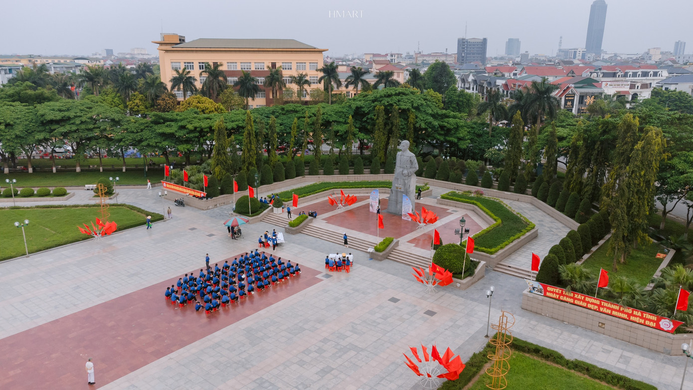 Công trình có ý nghĩa sâu sắc nhằm thiết thực chào mừng kỷ niệm ngày sinh của Tổng Bí thư đầu tiên của Đảng. Tuổi trẻ Hà Tĩnh bày tỏ lòng biết ơn, tri ân đối với những cống hiến của Tổng Bí thư Trần Phú đối với sự nghiệp cách mạng Việt Nam.