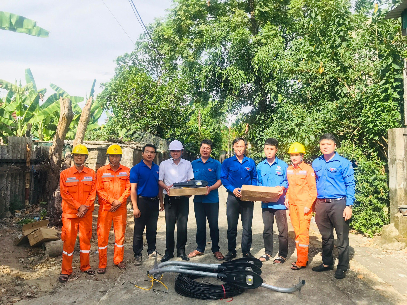 Cùng với đó xây dựng 2,5km đường điện chiếu sáng; tu sửa, làm mới 38 tuyến đường thanh niên xây dựng đô thị văn minh, 20 hệ thống điểm quảng cáo, rao vặt miễn phí.