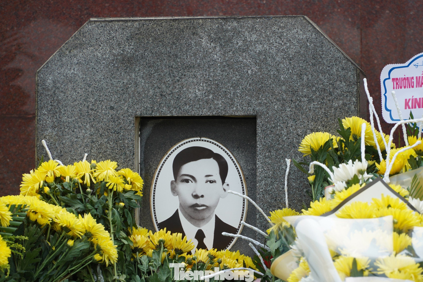 Cố Tổng Bí thư Trần Phú sinh ra trong một gia đình trí thức nho học giàu lòng yêu nước. Ông nổi tiếng với câu nói: "Hãy giữ vững chí khí chiến đấu".