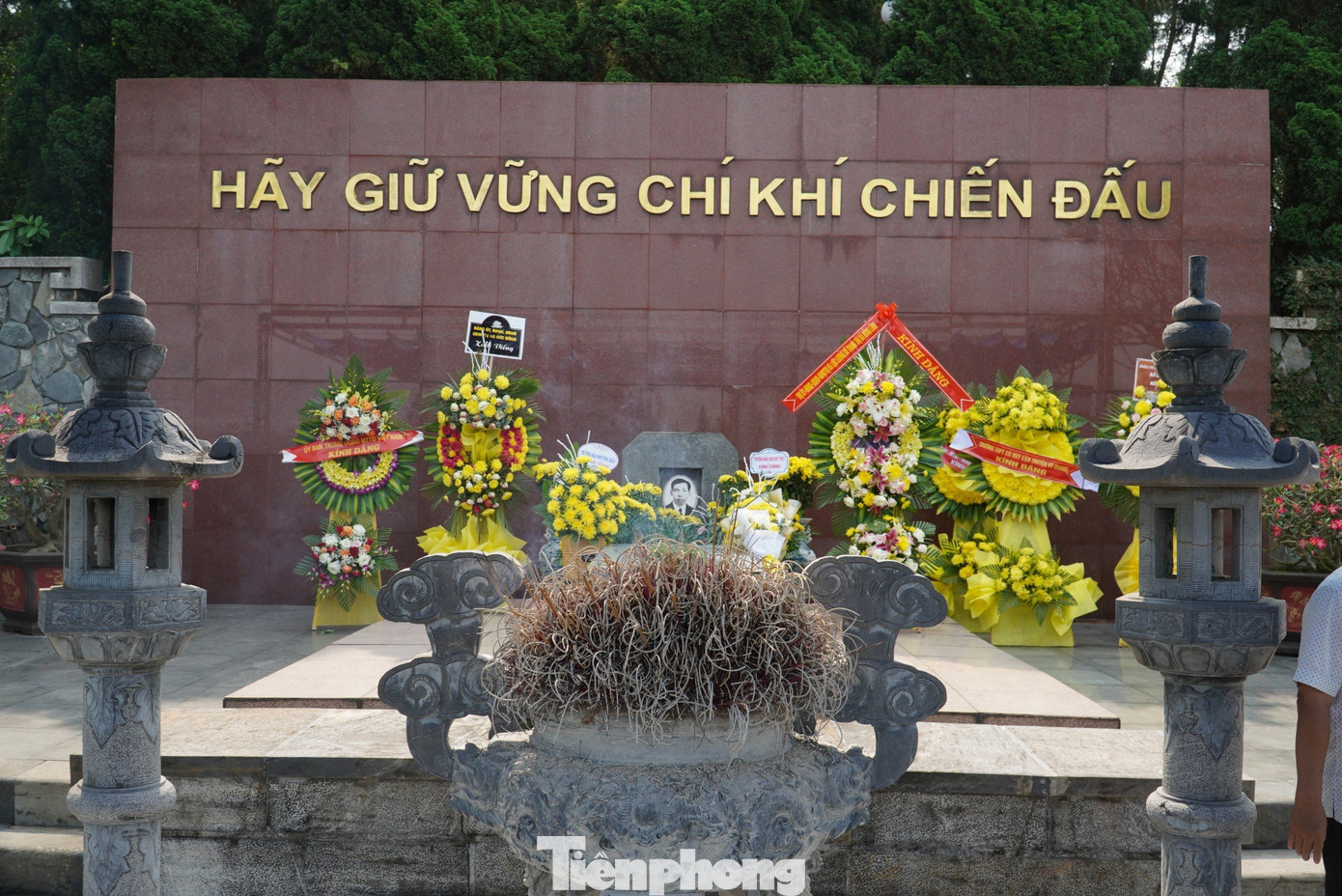 Cuộc đời hoạt động cách mạng của cố Tổng Bí thư Trần Phú không dài nhưng đã để lại một tấm gương sáng chói về chí khí cách mạng và tinh thần kiên trung, bất khuất của người chiến sĩ cộng sản.