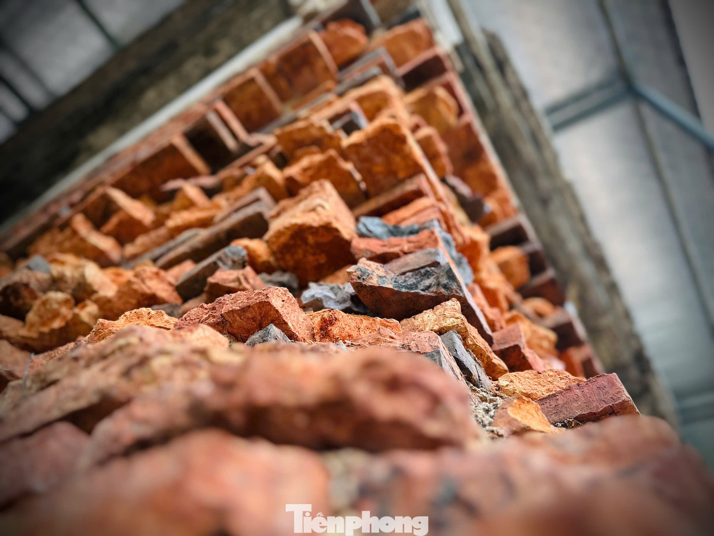 Một số hạng mục đang có dấu hiệu xuống cấp, cần được tôn tạo, tu sửa. Một số hạng mục đang có dấu hiệu xuống cấp, cần được tôn tạo, tu sửa.