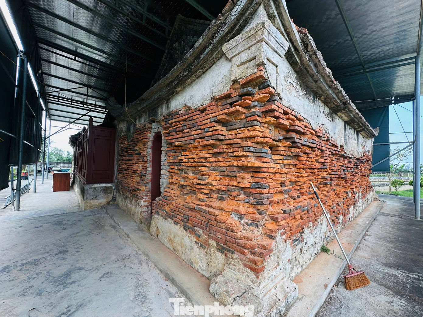 Một số hạng mục đang có dấu hiệu xuống cấp, cần được tôn tạo, tu sửa. Một số hạng mục đang có dấu hiệu xuống cấp, cần được tôn tạo, tu sửa.